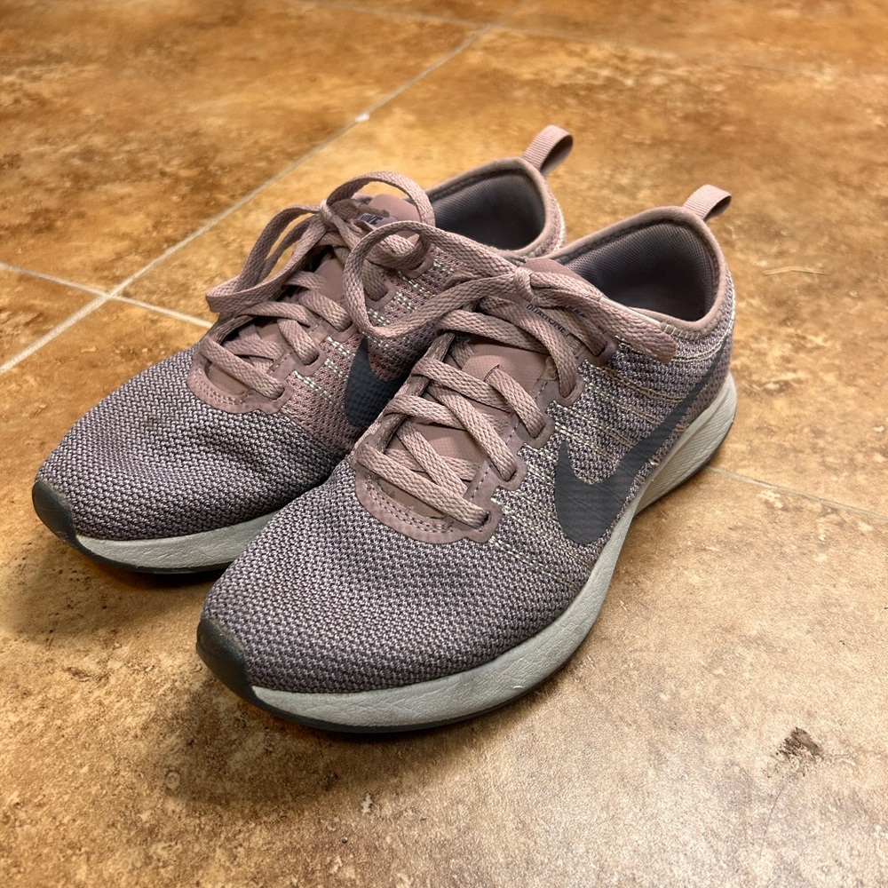 Nike Women's Mauve Sneakers